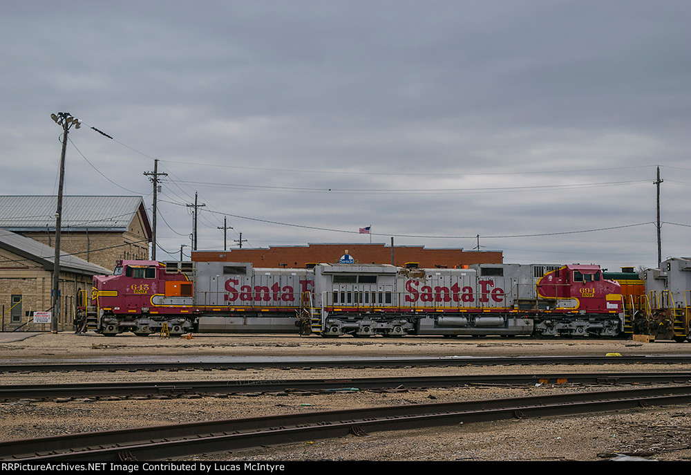 BNSF 694 stored BNSF power